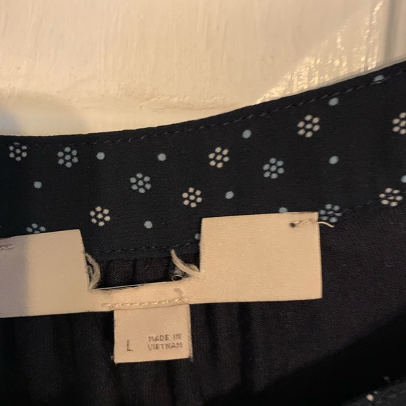 Ann Taylor size large sleeveless blouse - Picture 3 of 3